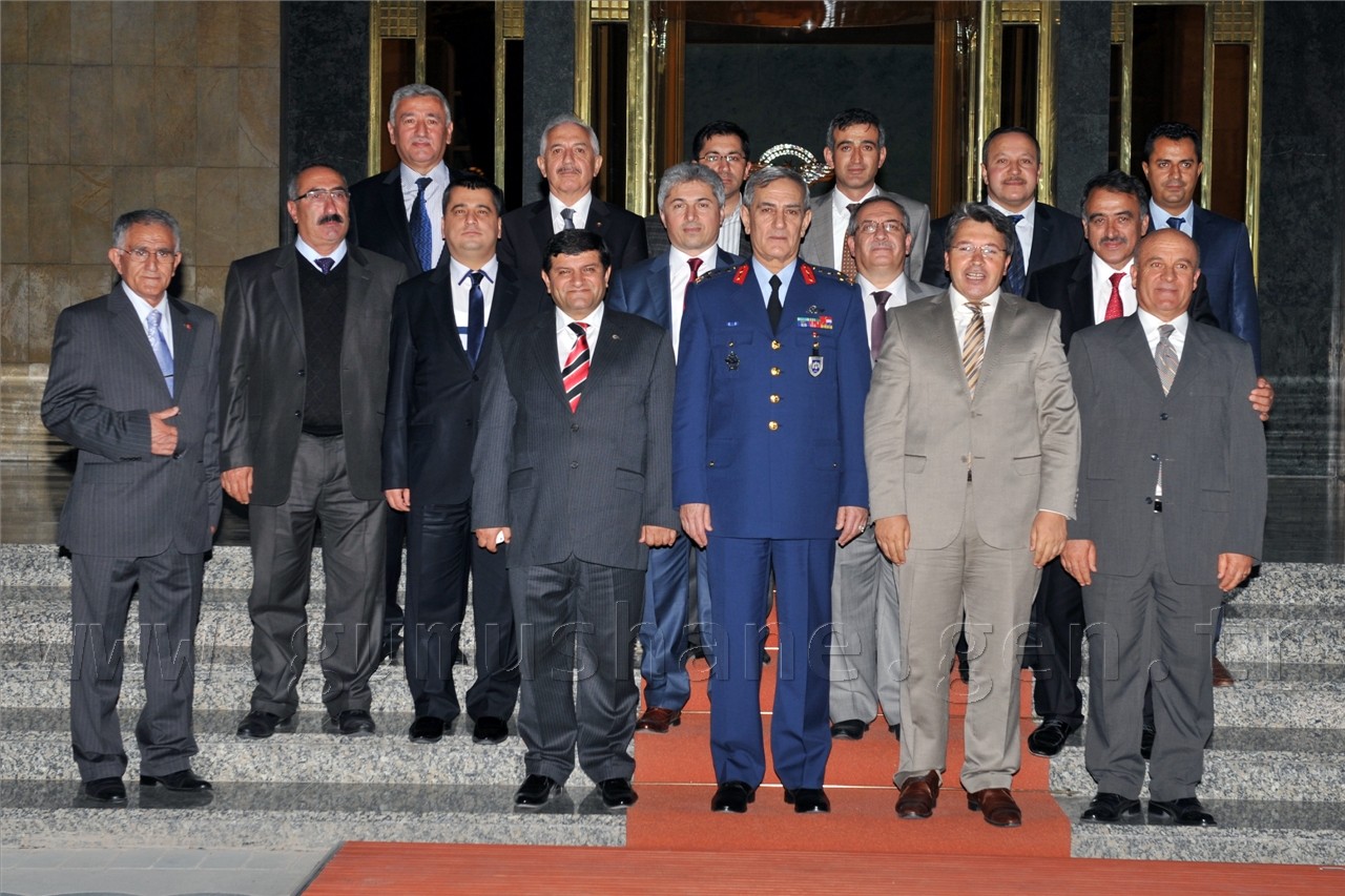 Gümüşhaneli hemşehrilerinin ziyaretinden büyük mutluluk duyduğunu ifade eden Hava Kuvvetleri Komutanı Hava Orgeneral Akın Öztürk, çocukluğunun geçtiği köyünü ve Gümüşhane’yi her vesile ile yad ettiğini belirtti.