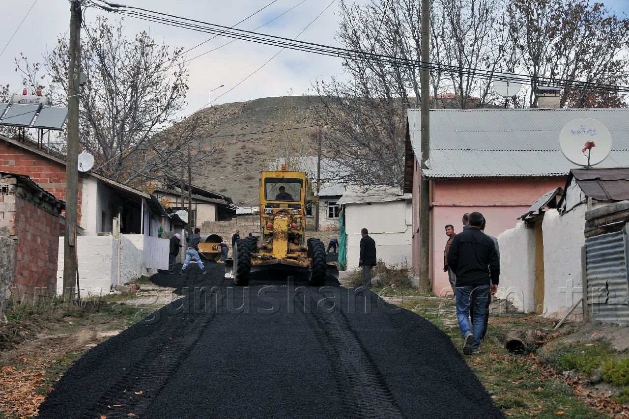 Gümüşhane İl Özel İdaresi, köy yollarında yaz aylarında başladığı asfalt işlerini tamamladı. 