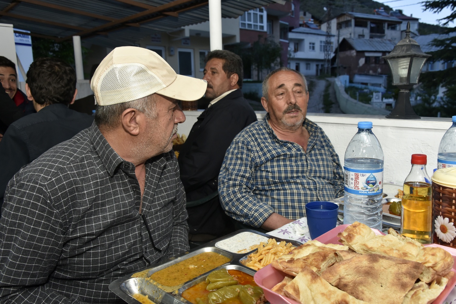 İl merkezine 24 kilometre mesafedeki Kırıklı köyünde eski muhtar merhum Alim Aşkın tarafından başlatılan hayırlı gelenek nesilden nesile aktarılarak devam ettiriliyor.