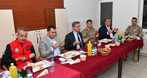 Vali Baruş, Jandarma ve Komando personeliyle iftar yaptı