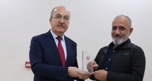 GÜKAV üyelerine plaket takdim edildi