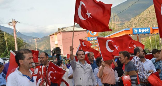 Torul’da şehitlere saygı yürüyüşü