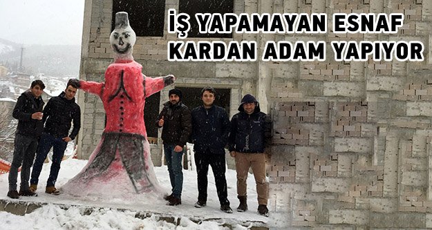 İş yapamayan esnaf kardan adam yapıyor