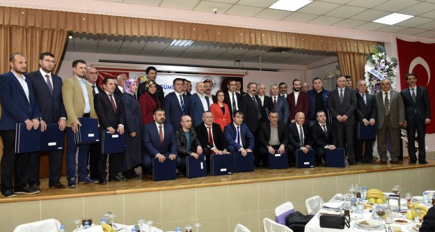 Gümüşhane’de ekonominin yıldızları plaketlerini aldı