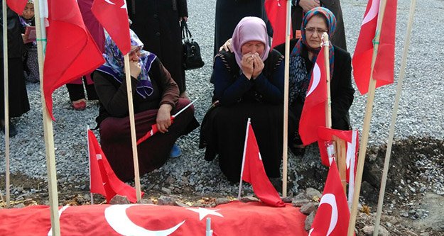 Kadınlardan şehit annesine ziyaret