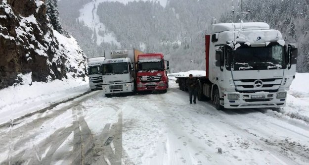 Zigana dağında ulaşıma kar engeli