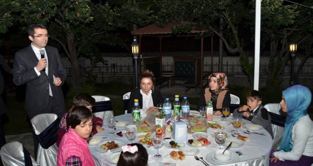 Gençlik Merkezinden iftar programı