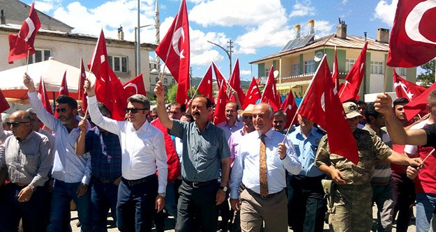 Köse’nin tüm köylerinden darbe karşıtı yürüyüş