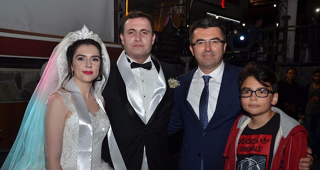 Koruma polisinin nikah şahidi oldu