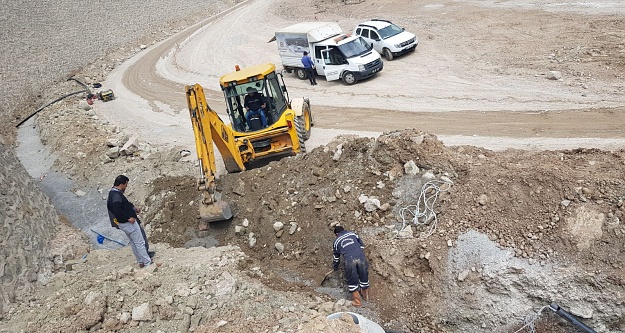 Eskibağlar’da 40 yıllık su şebekesi değiştiriliyor