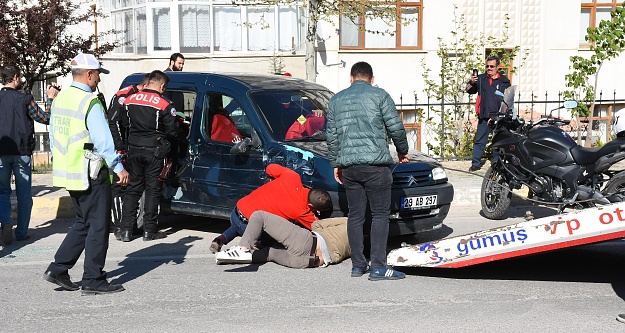 Ehliyetsiz sürücü polisten kaçtı, kaza yaptı: 5 yaralı  