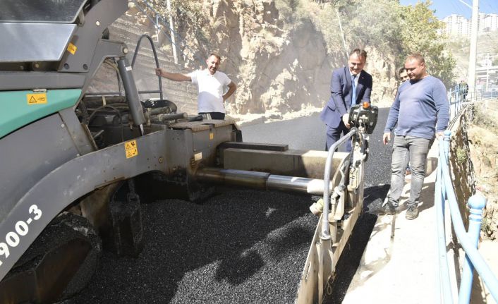 Kıbrıs Caddesi asfaltlandı