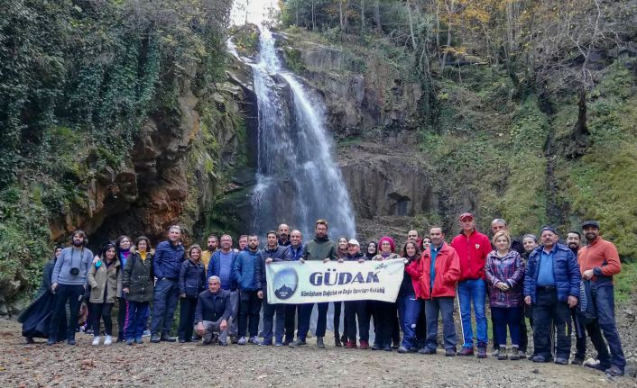 Gümüşhaneli dağcılardan renk cümbüşünde yürüyüş