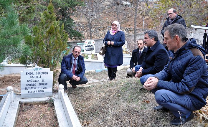 Merhum öğretmenler kabirleri başında ziyaret edildi