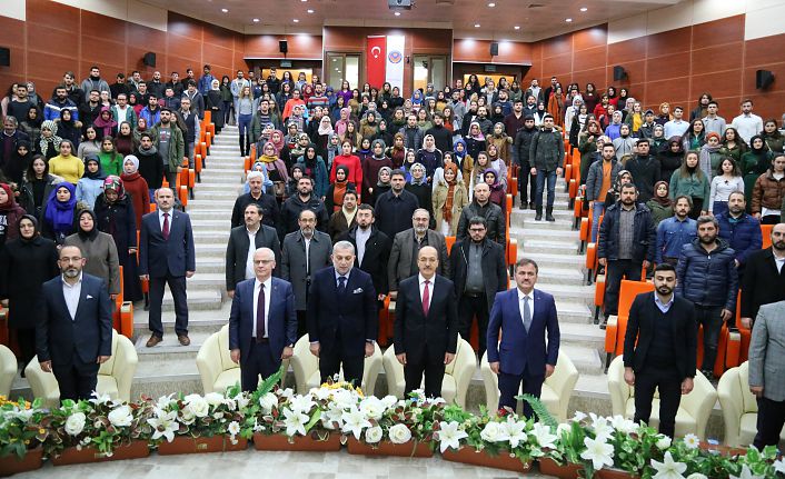 ‘Gençliğin Gelecekteki Perspektifi’ konferansı 