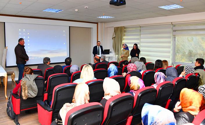 Vali Taşbilek İşaret Dili Kursunun ilk dersine katıldı