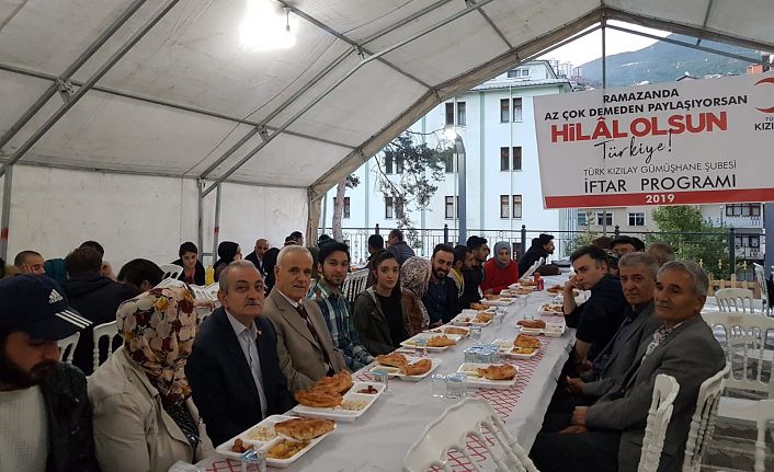 Türk Kızılay’ı Dünya Yetimler Gününü unutmadı