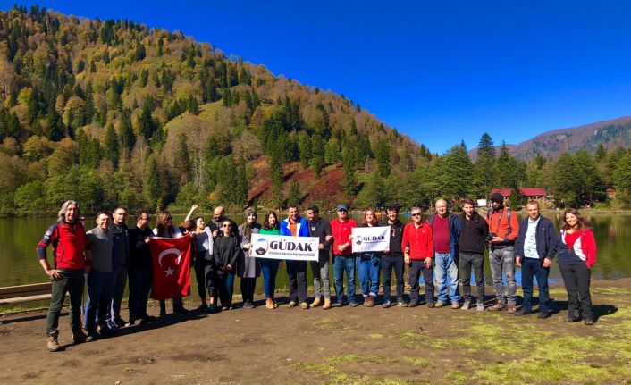 Gümüşhaneli dağcılar Karagöl’de kamp kurdu