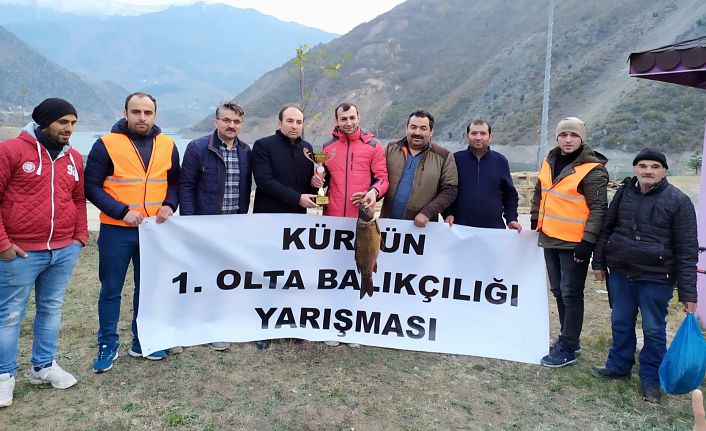 En büyük balığı tutmak için yarıştılar