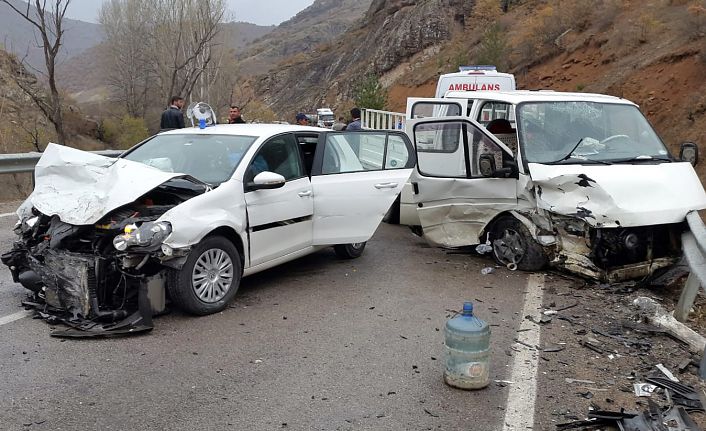 Gümüşhane’de iki ayrı trafik kazasında 9 kişi yaralandı