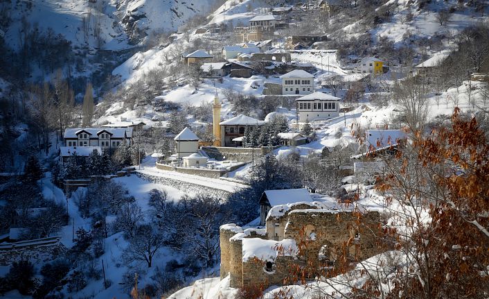 Tarihi kent beyaza büründü