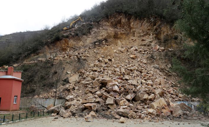 Kürtün’deki heyelanda çalışmalar devam ediyor