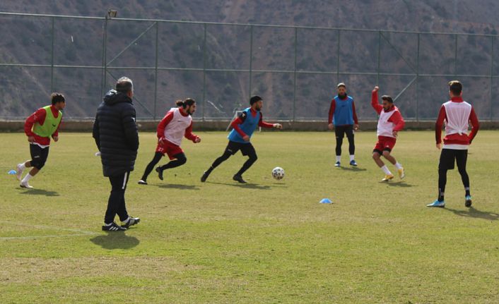 Gümüş, Hacettepe’ye bileniyor