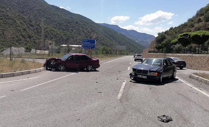 Gümüşhane’de trafik kazası: 3 yaralı