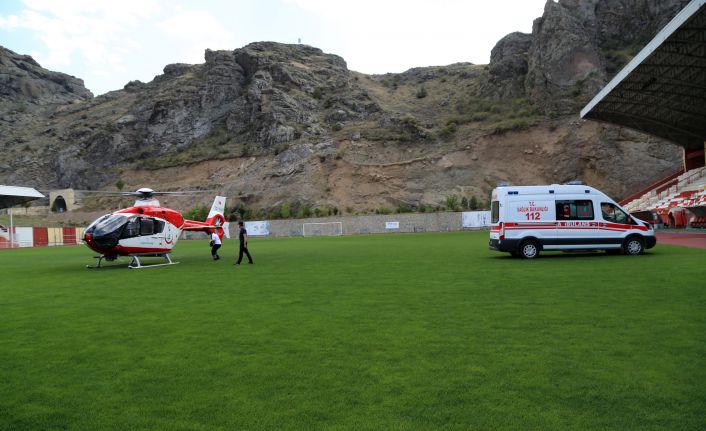 Ambulans helikopter 56 yaşındaki hasta için geldi