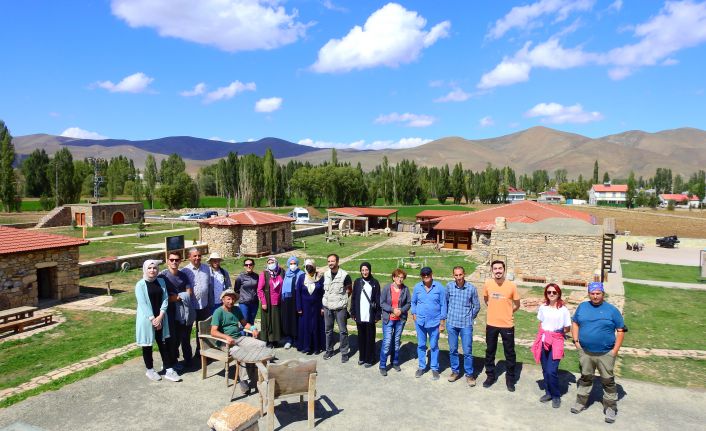 Hem doğada yürüdüler hem geçmişe yolculuk yaptılar