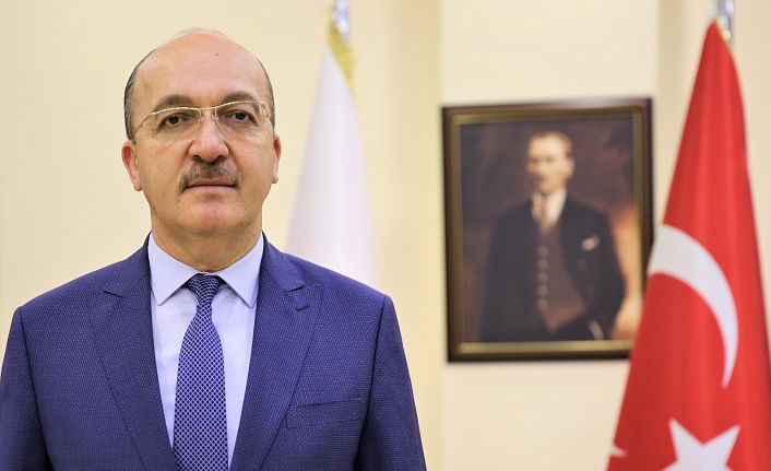 Rektör Zeybek’ten öğrencilere mesaj