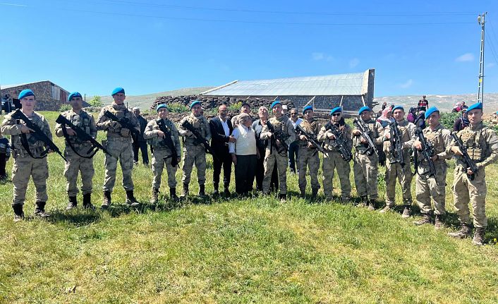 Kaybolan yaşlı adamı Jandarma ekipleri buldu