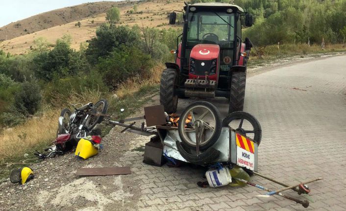 Motosikletle traktör çarpıştı: 1 yaralı