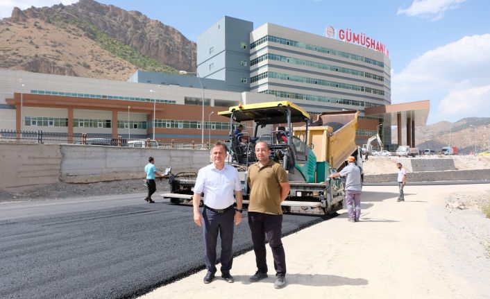 Gümüşhane Devlet Hastanesi’nin yolu asfaltlanıyor