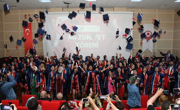 İletişim Fakültesinde mezuniyet coşkusu