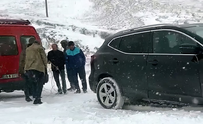 Gümüşhane’nin yükseklerinde kar yağışı ve tipi etkili oluyor