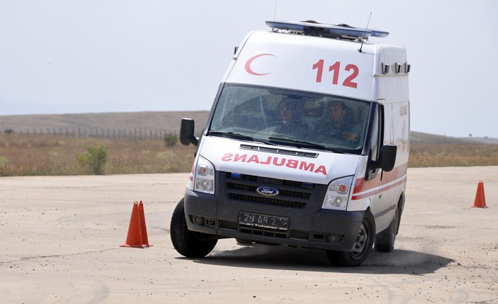 Öğrenciler arkadaşlarıyla buluşmak için ambulans çağırıyor!