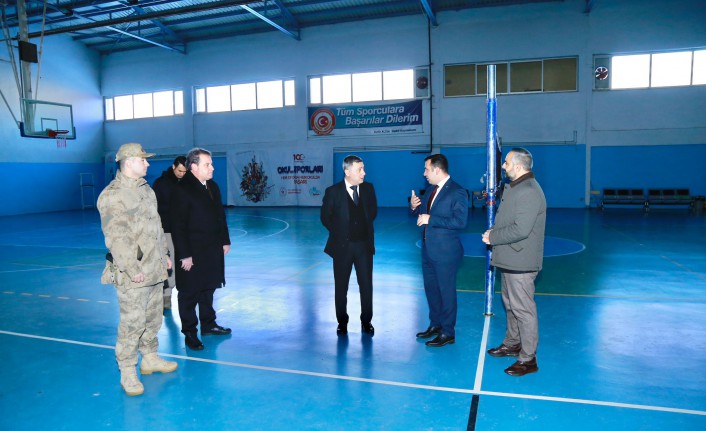 Vali Tanrısever deprem bölgesinde incelemelerde bulundu