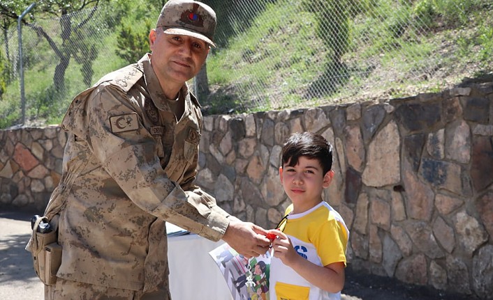 Anaokulu öğrencileri İl Jandarma Komutanlığı’nı ziyaret etti