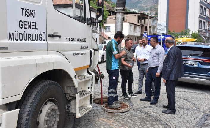 Sel felaketinin ardından kanalizasyon ve yağmur suyu hatları temizleniyor