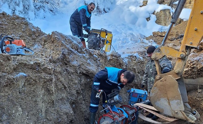 Tepedam’daki büyük su arızası Gümüşhane Belediyesi ekipleri tarafından giderildi