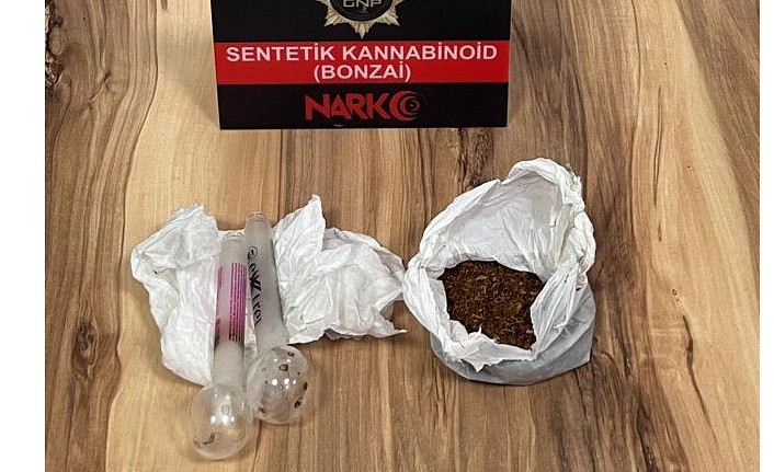 Narkotik operasyonunda bonzai ve uyuşturucu aparatı ele geçirildi