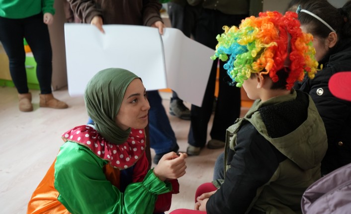 Öğrenciler özel çocuklar için eğlence hazırladı