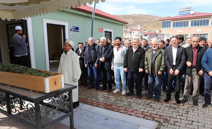 Annesinin tabutu başında kalp krizi geçiren kadın hayatını kaybetti