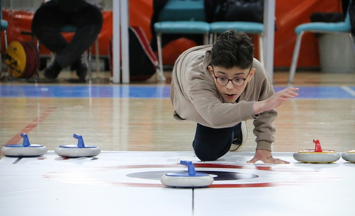 Gümüşhane'de curling heyecanı yaşandı