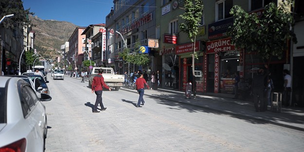 Atatürk Caddesi Çamur Deryasına Döndü