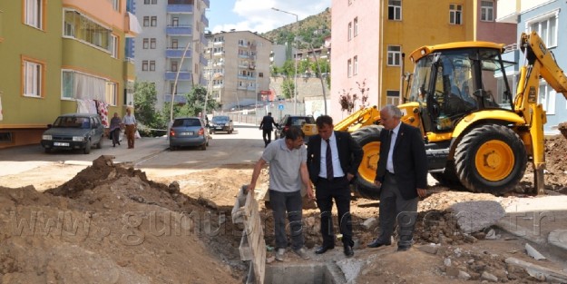 Başkan Çimen, 15 Şubat Caddesindeki Alt Yapı Çalışmalarını İnceledi