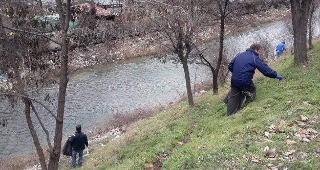 Belediye Harşit Çayı'nda temizlik çalışmalarına devam ediyor