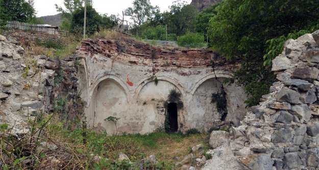 'El elin eşeğini türkü çağırarak arar'