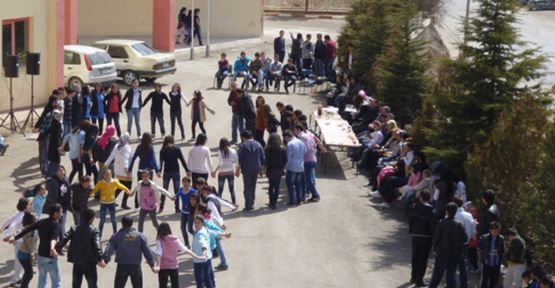 Gençlik Merkezi Üyeleri Bahar Şenliğinde Buluştu